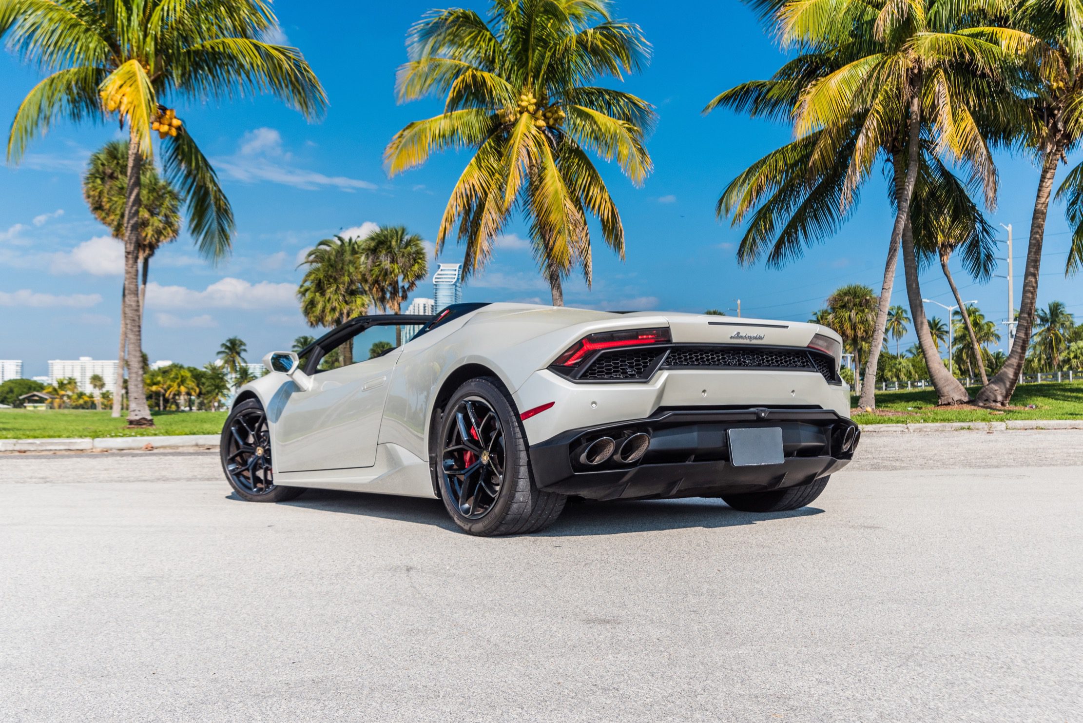 Lamborghini-Huracan-Spyder-Rental-Miami-00014.jpg