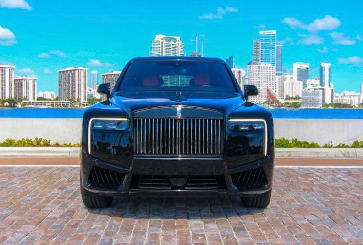 Rolls-Royce-Cullinan-Black-Badge-Rental-Miami